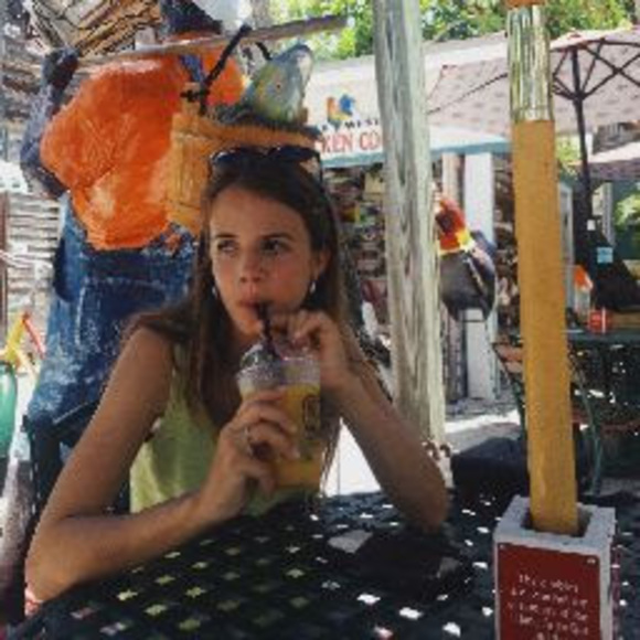 Meet your Posher, Briana - Picture 1 of 1